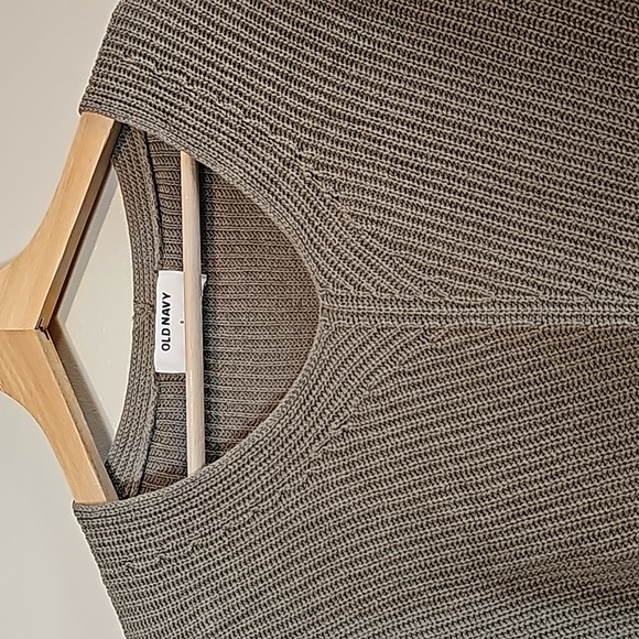 Old Navy Women's Light Sweater - Picture 4 of 6